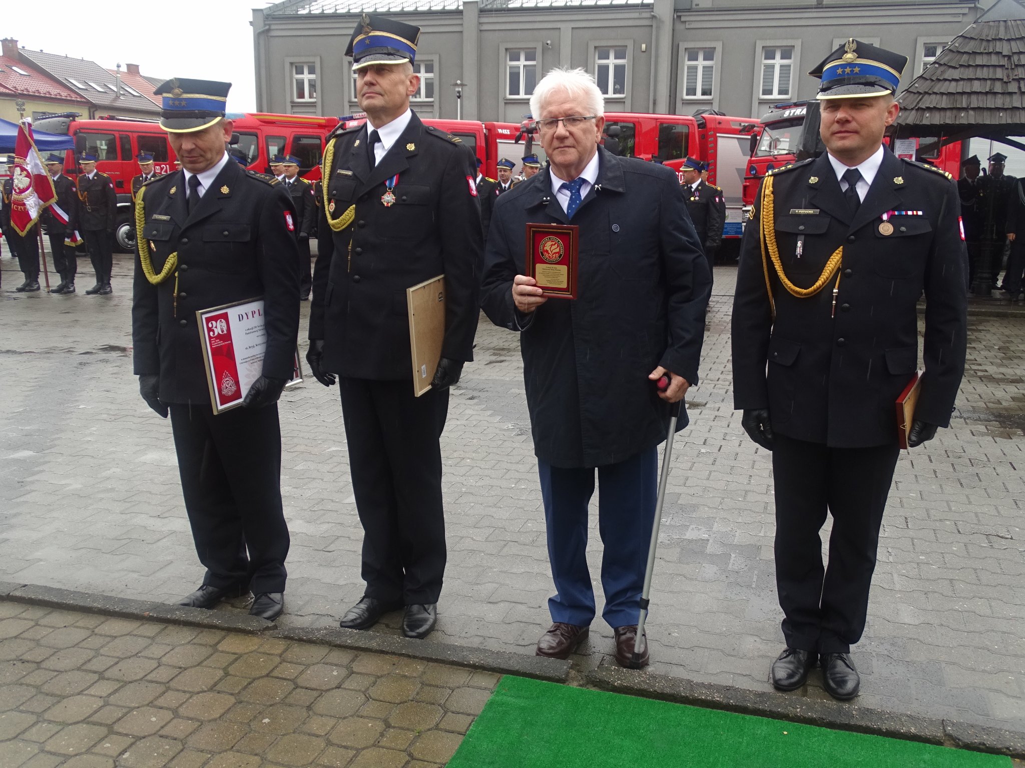 Medalem Okolicznościowym Mazowieckiego Komendanta Wojewódzkiego Państwowej Straży Pożarnej wyróżnienie zostali: Starosta Zwoleński oraz Komendant Powiatowy PSP.