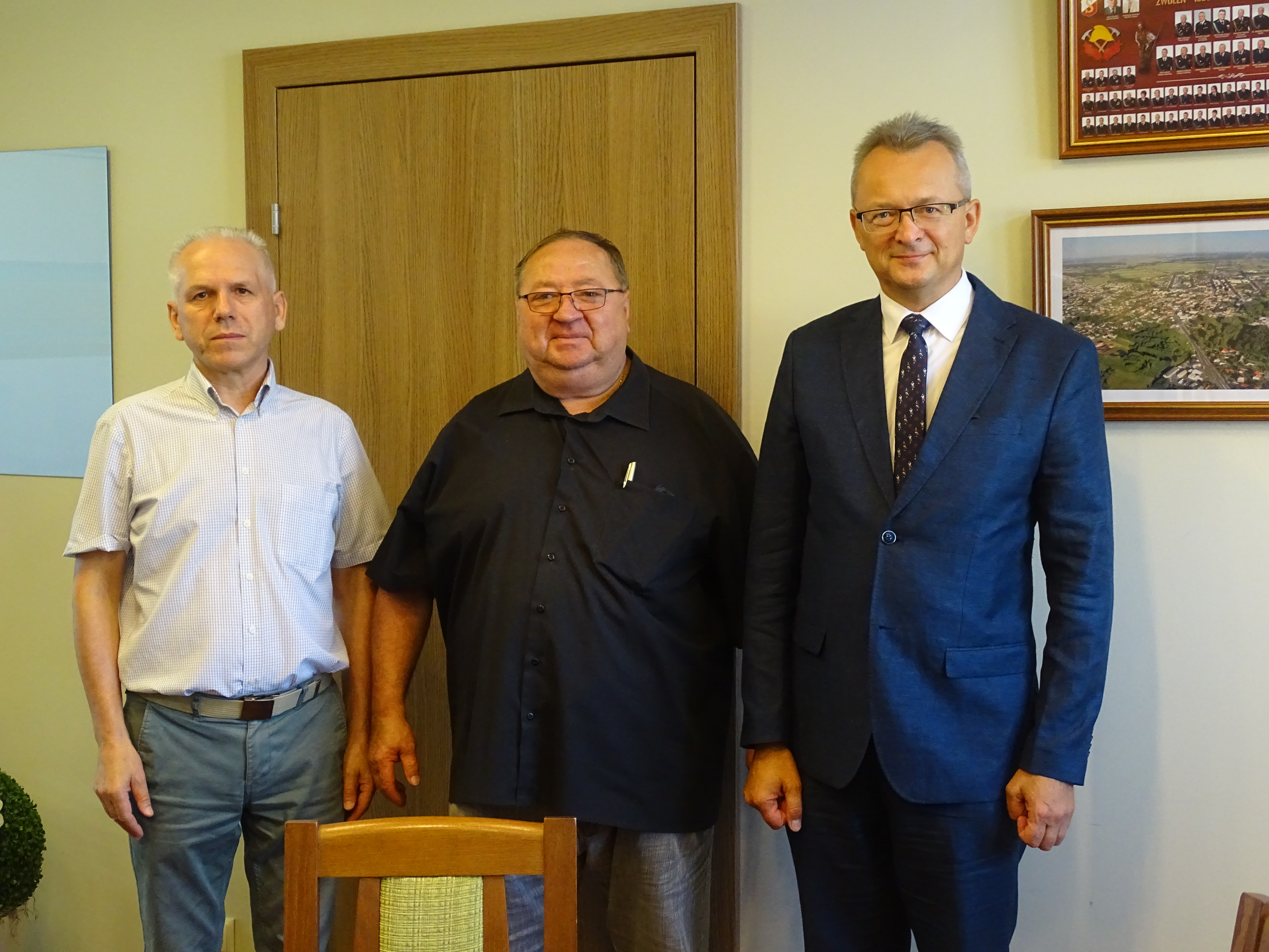 28 lipca burmistrz Zwolenia Arkadiusz Sulima podpisał umowę z wykonawcą, którego reprezentował Piotr Sokołowski.