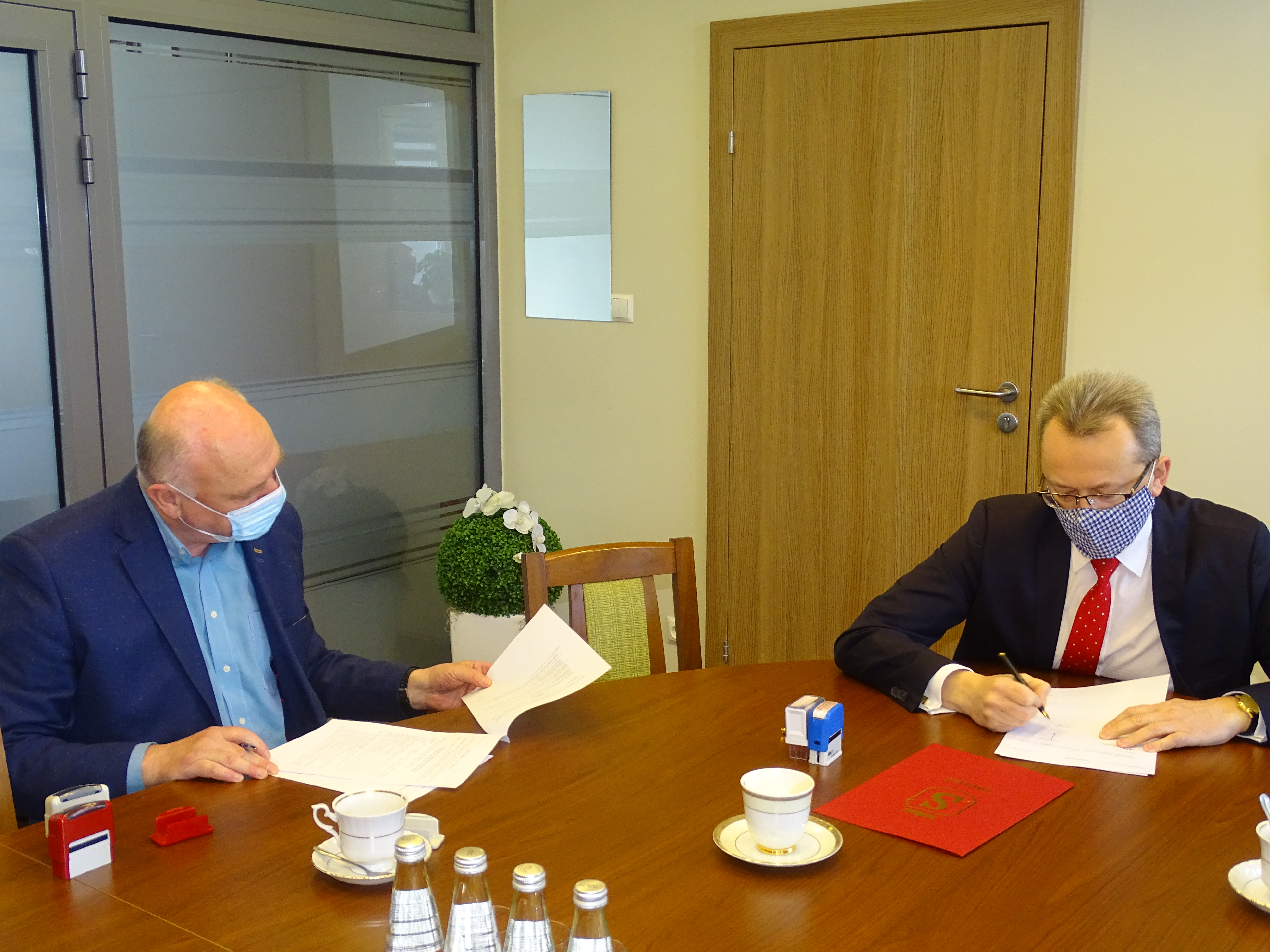 Burmistrz Zwolenia podpisał także umowę z inspektorem nadzoru inwestorskiego Włodzimierzem Maciaś