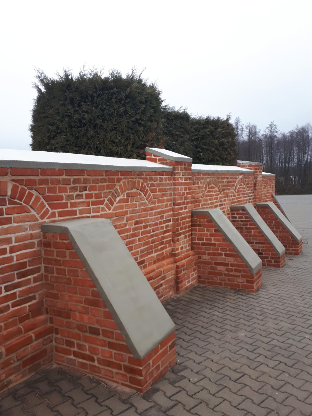 odnowiony mur
