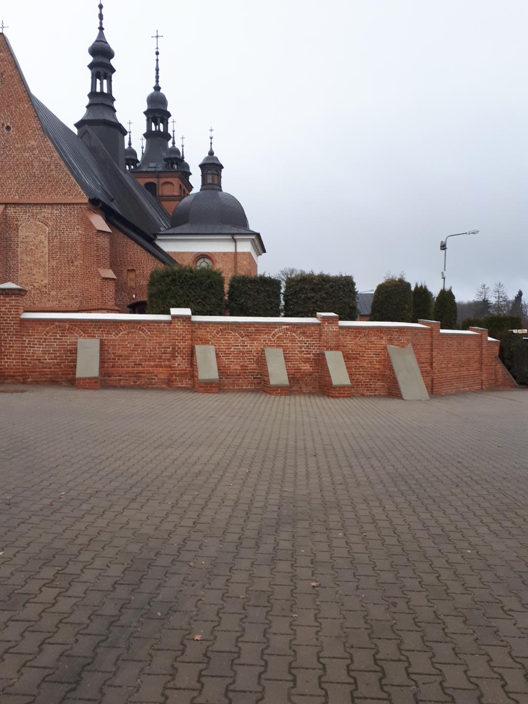 odnowiony mur