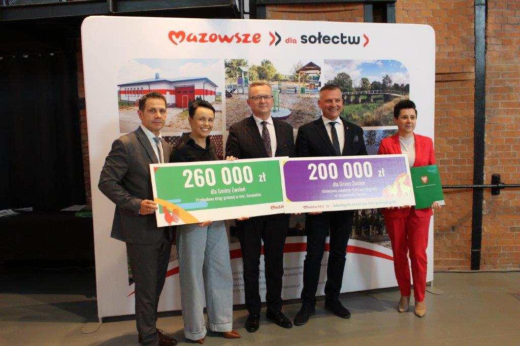Zdjęcie z podpisania umowy 