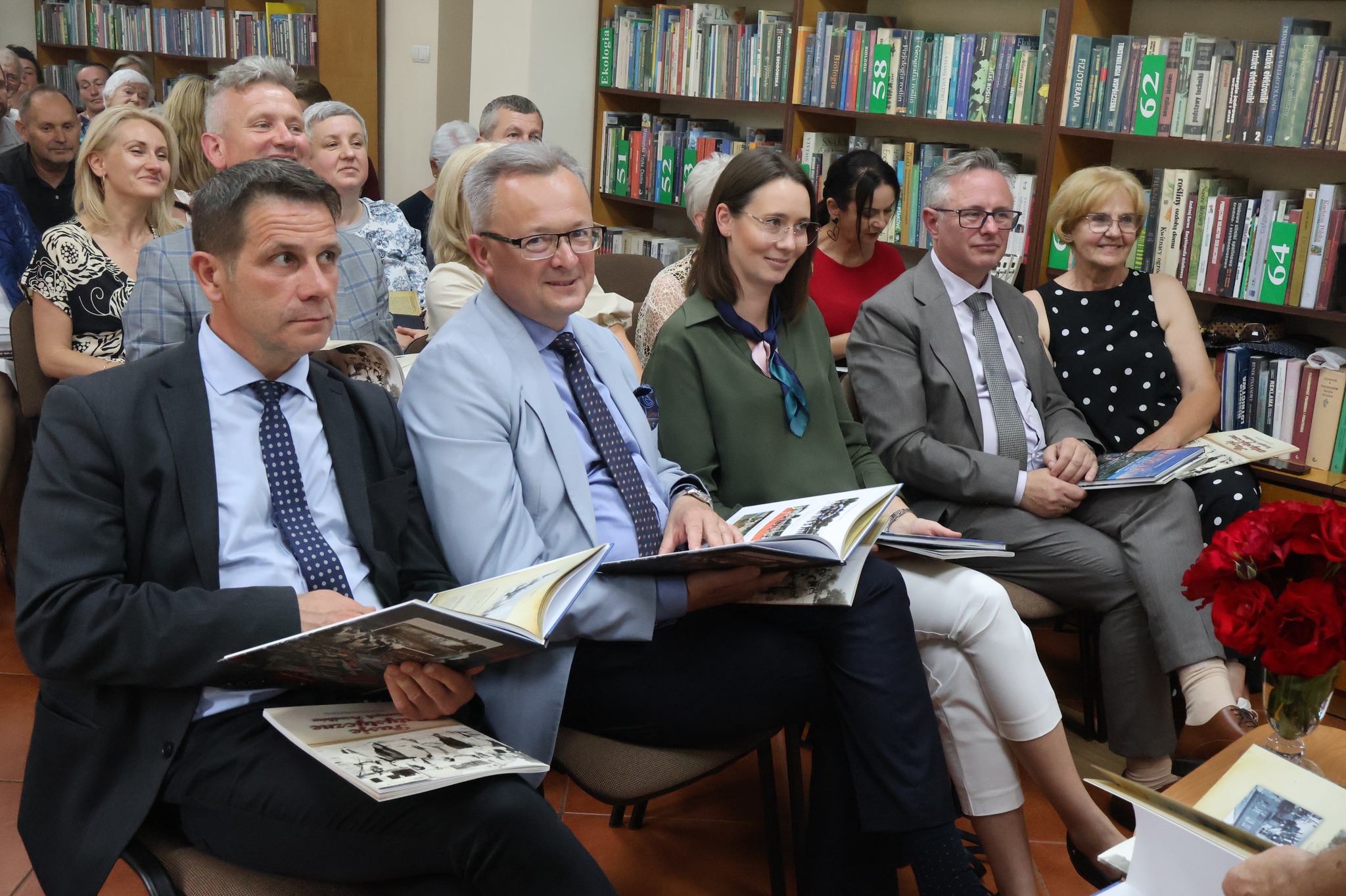 Uczestniczy wydarzenia